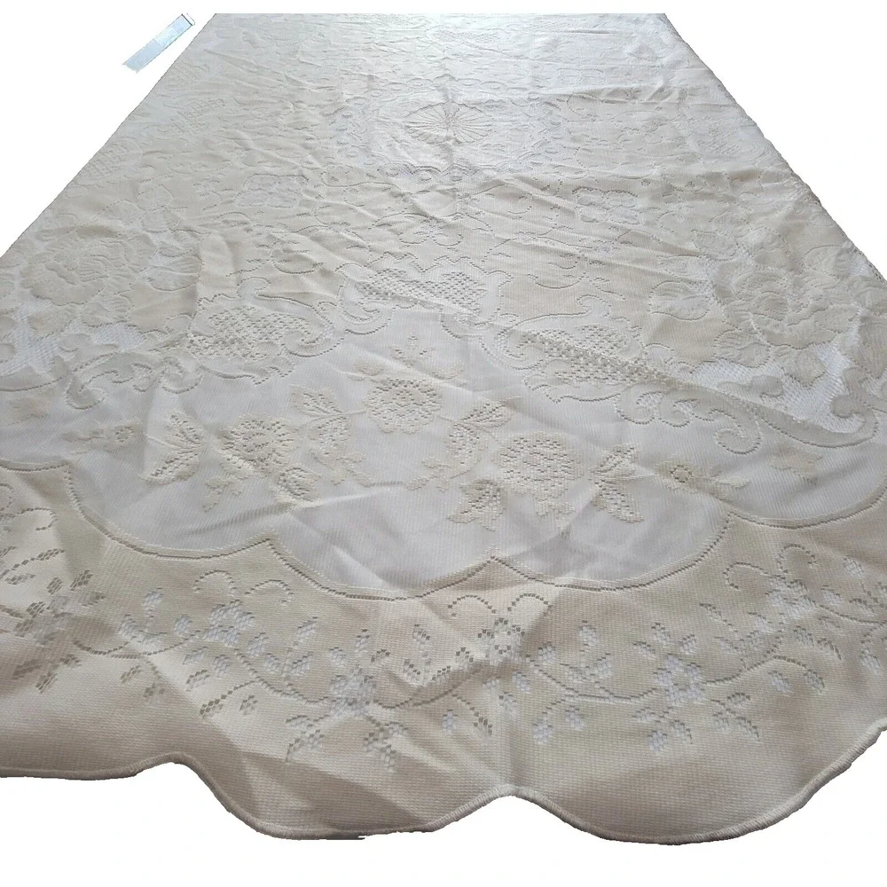 Vintage Cream Oval Lace Tablecloth 67